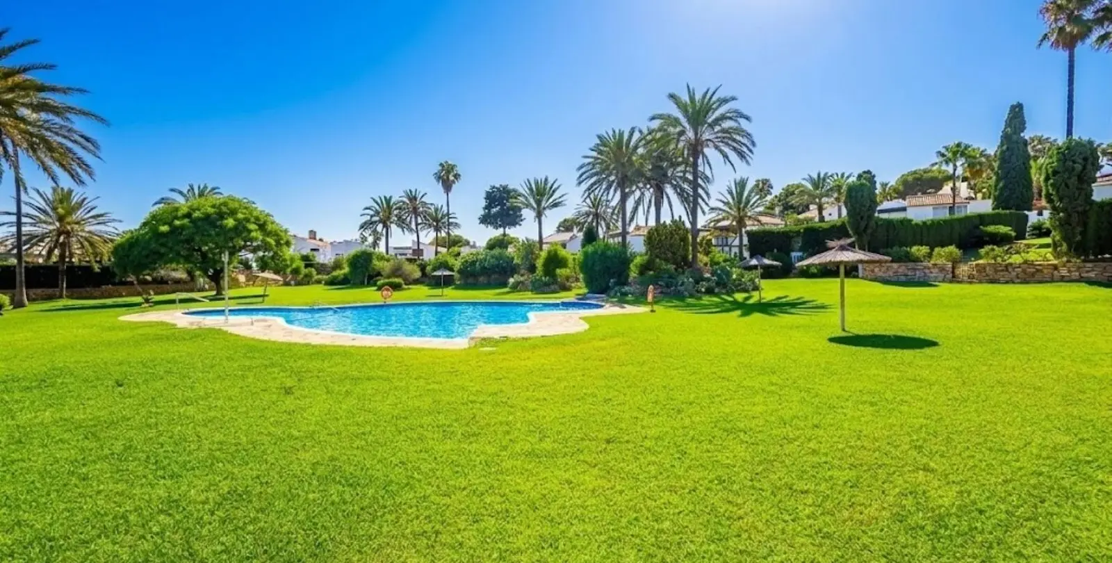 Продажа дома на две семьи в Estepona 16