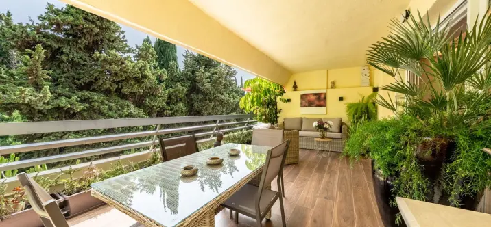 Sale of middle floor apartment in Marbella 0