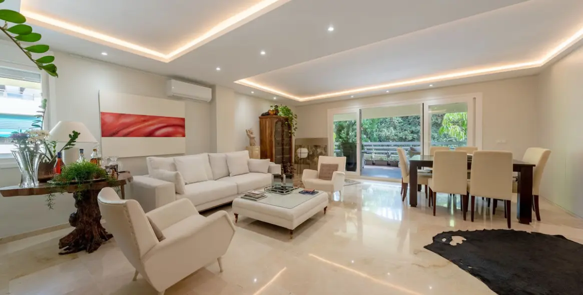 Sale of middle floor apartment in Marbella 2