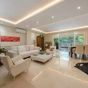 Venta de apartamento en planta media en Marbella