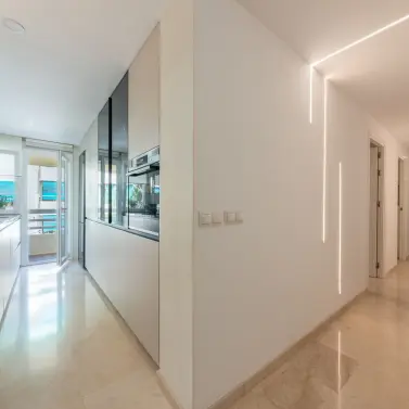 Venta de apartamento en planta media en Marbella