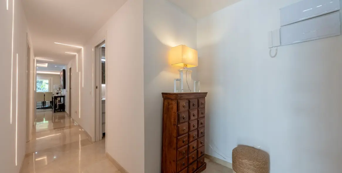 Sale of middle floor apartment in Marbella 6