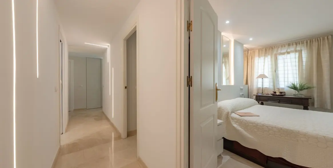 Sale of middle floor apartment in Marbella 8