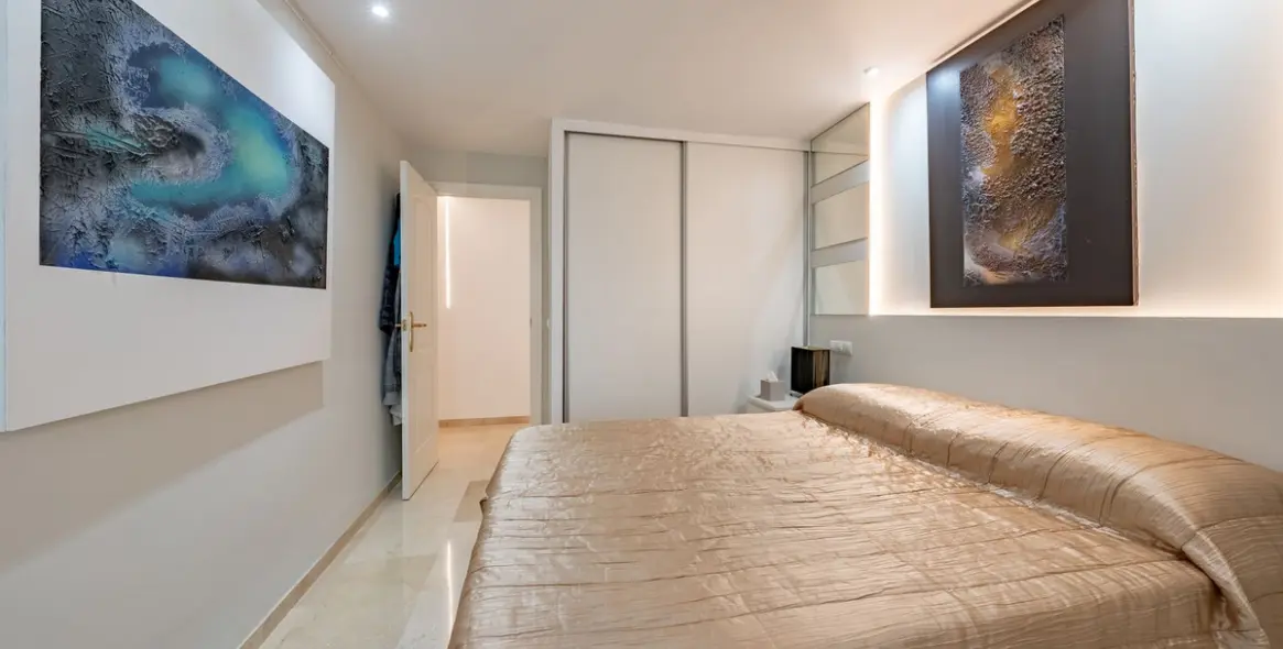 Sale of middle floor apartment in Marbella 11