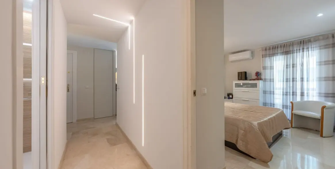 Sale of middle floor apartment in Marbella 12