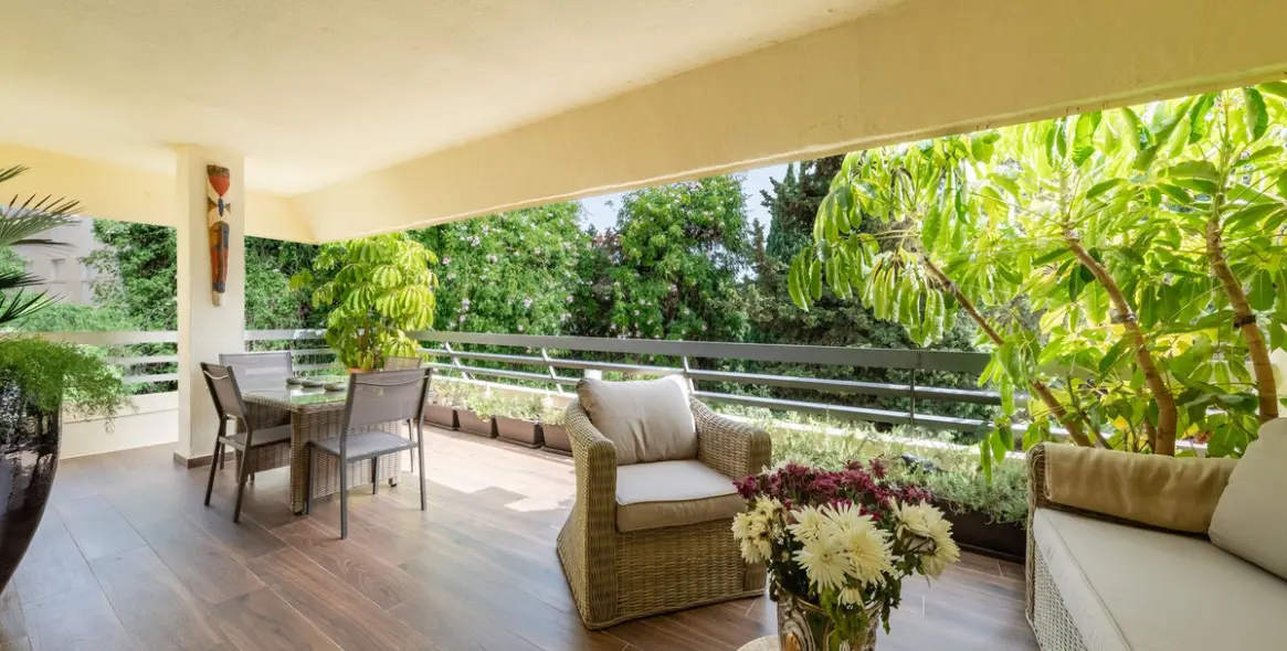 Sale of middle floor apartment in Marbella 18