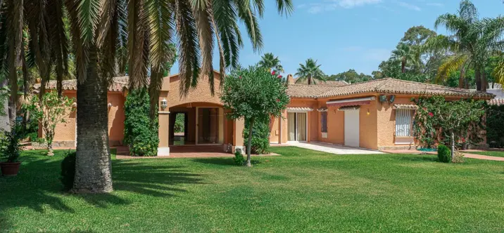 Sale of detached villa in New Golden Mile 0