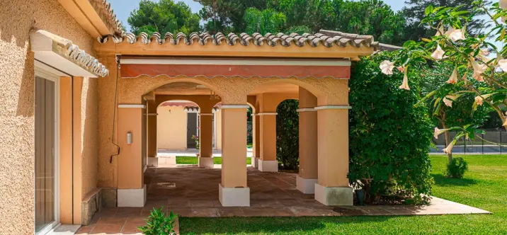 Sale of detached villa in New Golden Mile 3