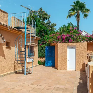 Sale of detached villa in New Golden Mile