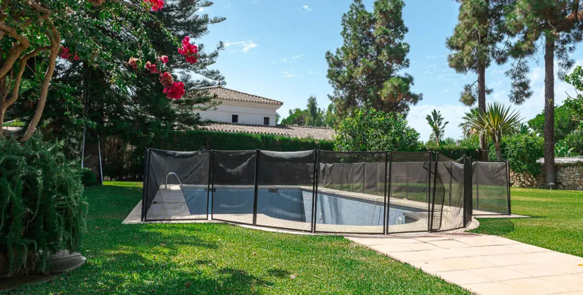 Sale of detached villa in New Golden Mile 10