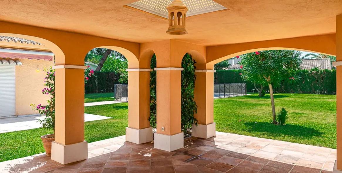 Sale of detached villa in New Golden Mile 12