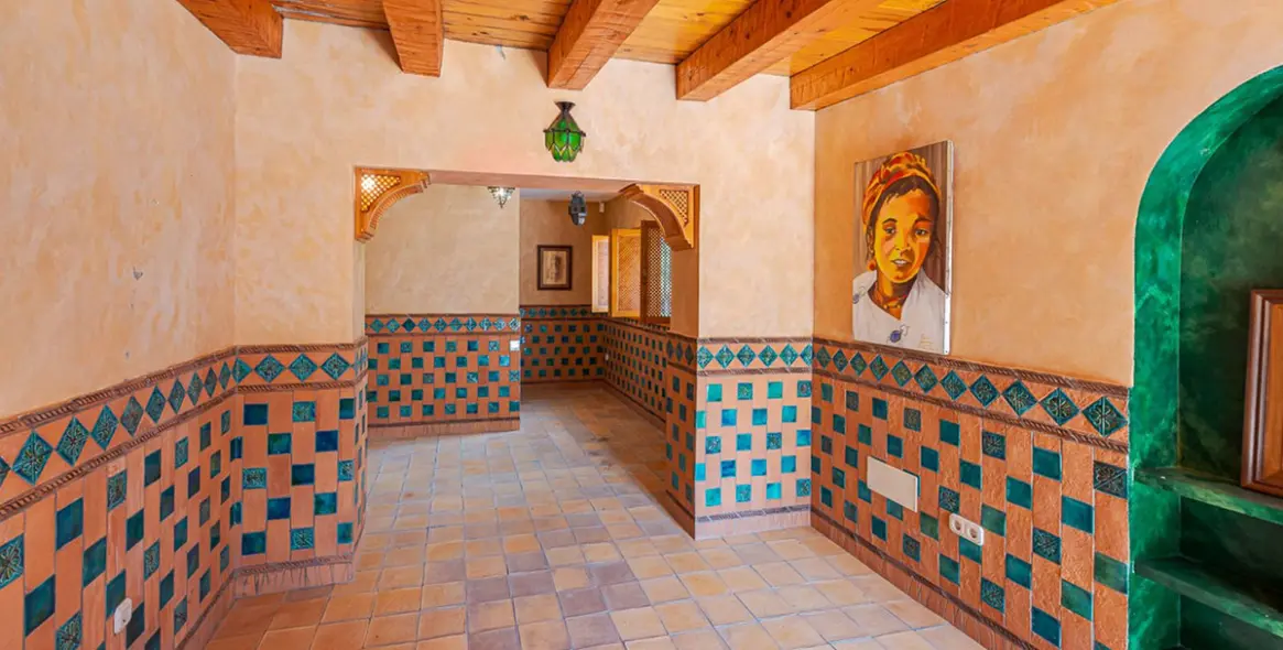 Sale of detached villa in New Golden Mile 19