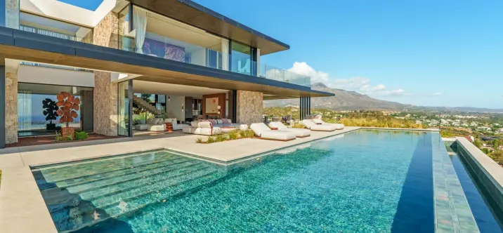 Sale of detached villa in La Quinta 0