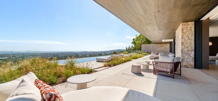 Sale of detached villa in La Quinta 3