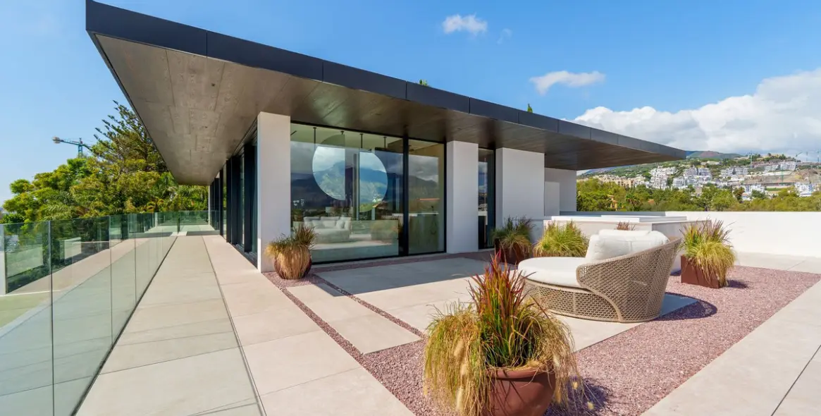 Sale of detached villa in La Quinta 5