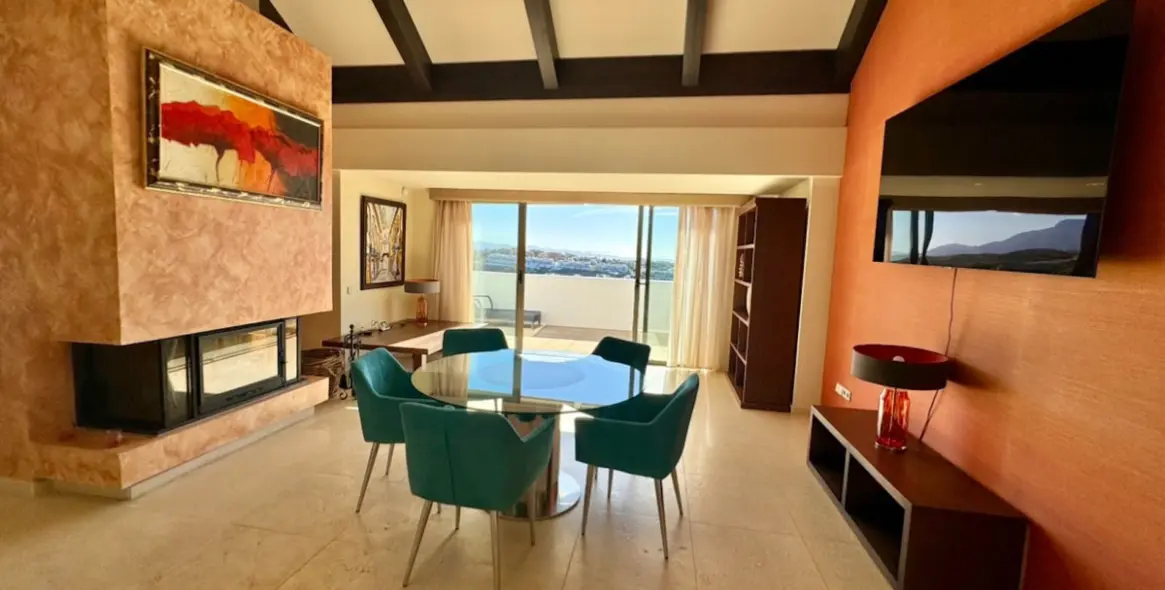 Long-term rent of penthouse in New Golden Mile 12