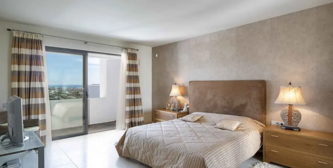 Long-term rent of penthouse in New Golden Mile 13