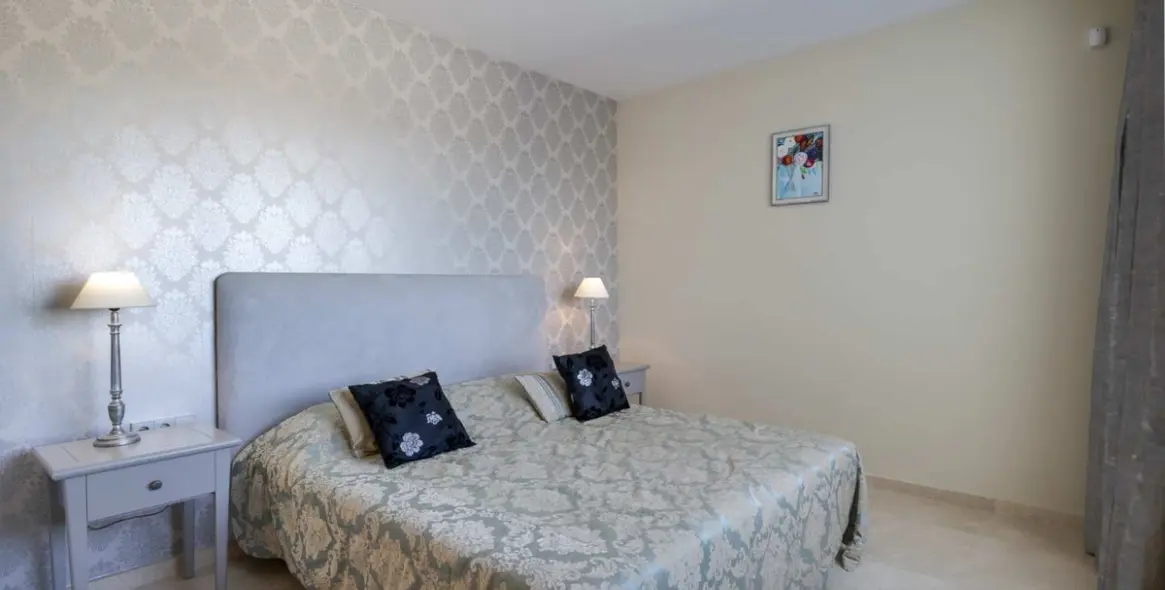 Long-term rent of penthouse in New Golden Mile 16