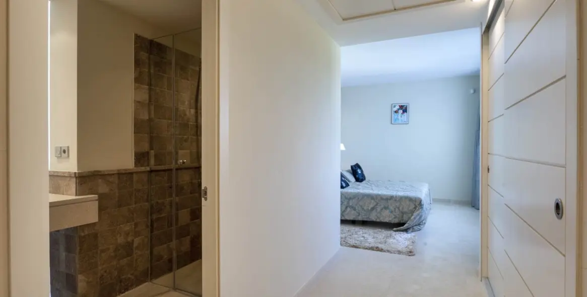 Long-term rent of penthouse in New Golden Mile 17