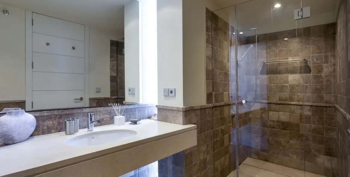 Long-term rent of penthouse in New Golden Mile 18