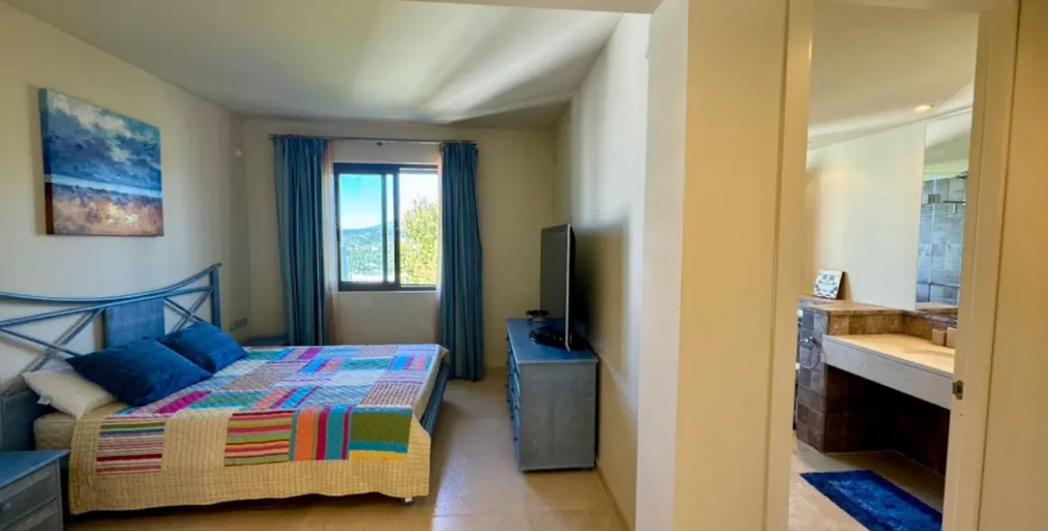 Long-term rent of penthouse in New Golden Mile 20