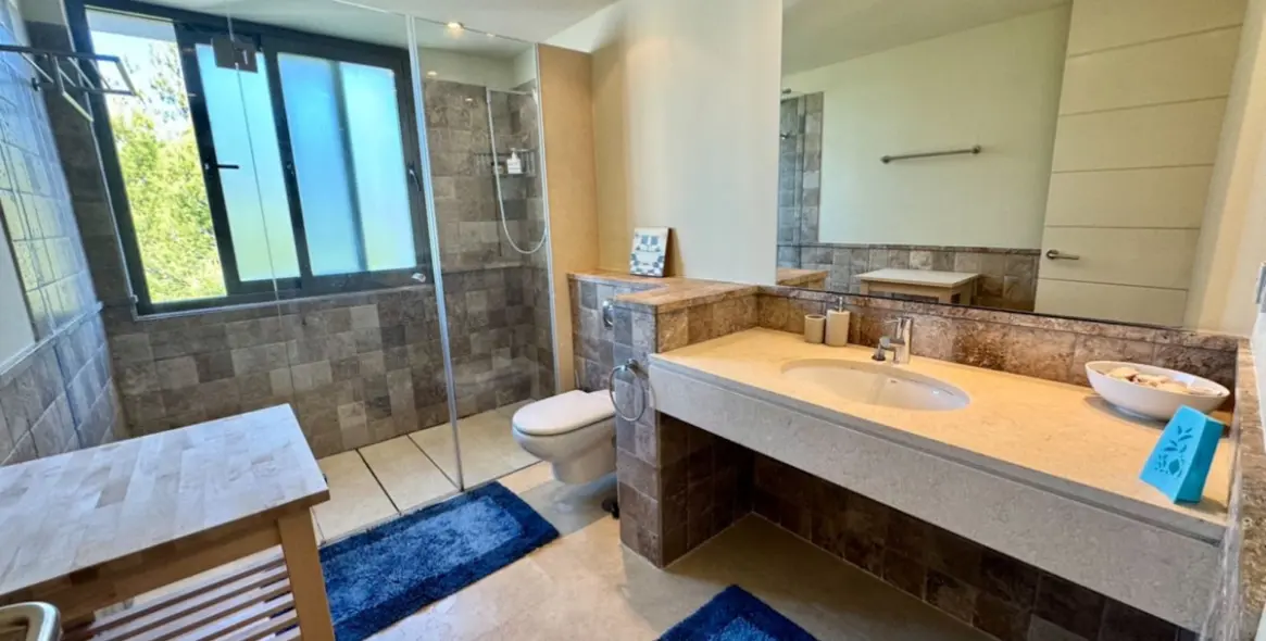 Long-term rent of penthouse in New Golden Mile 21