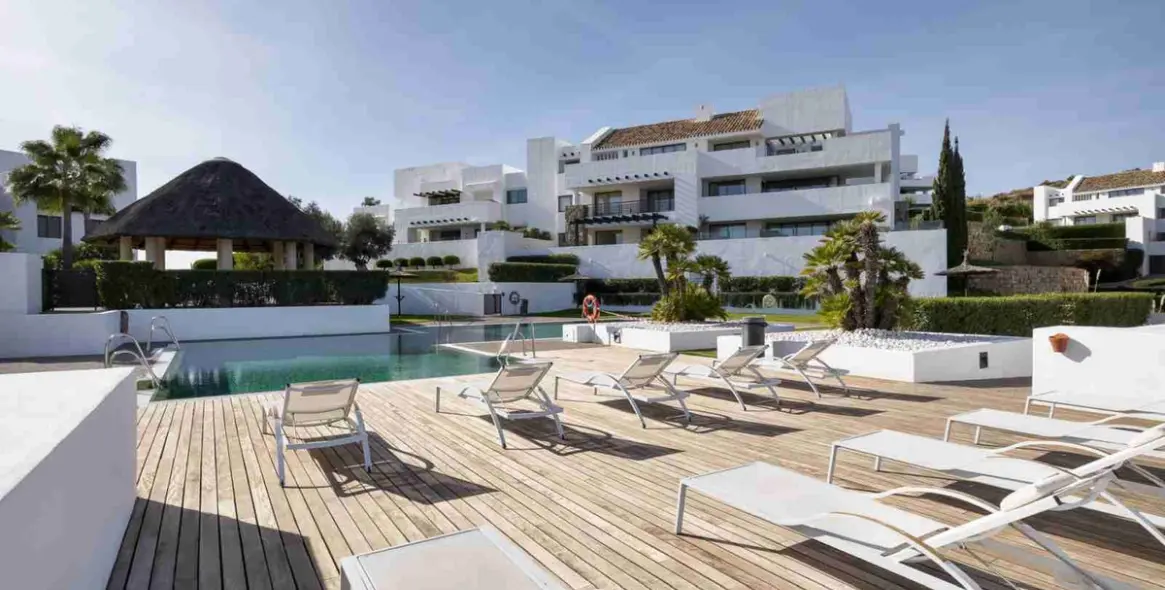 Long-term rent of penthouse in New Golden Mile 24