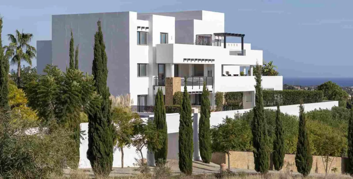 Long-term rent of penthouse in New Golden Mile 26