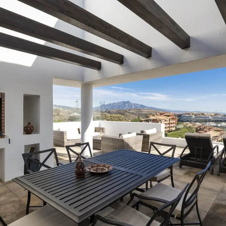 Sale of penthouse in New Golden Mile