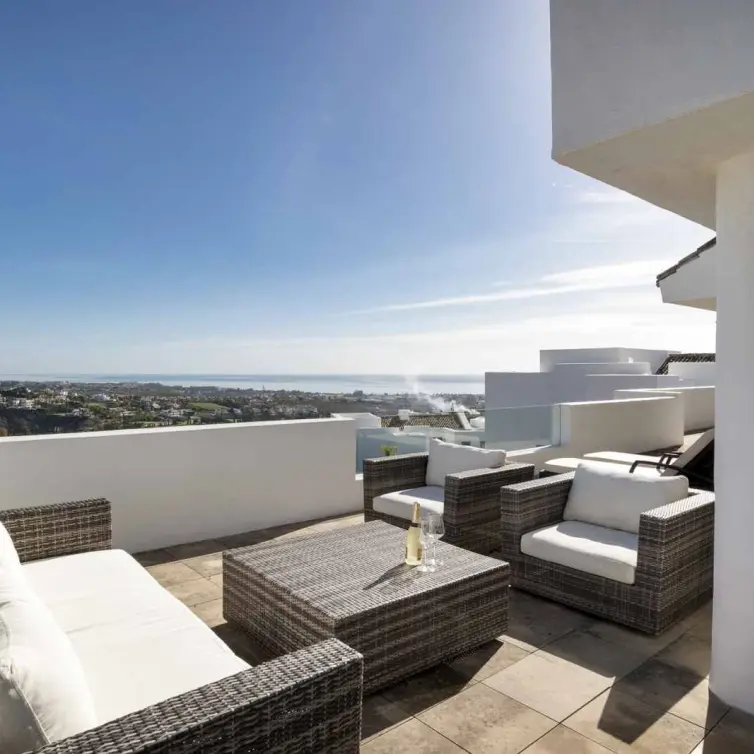 Sale of penthouse in New Golden Mile