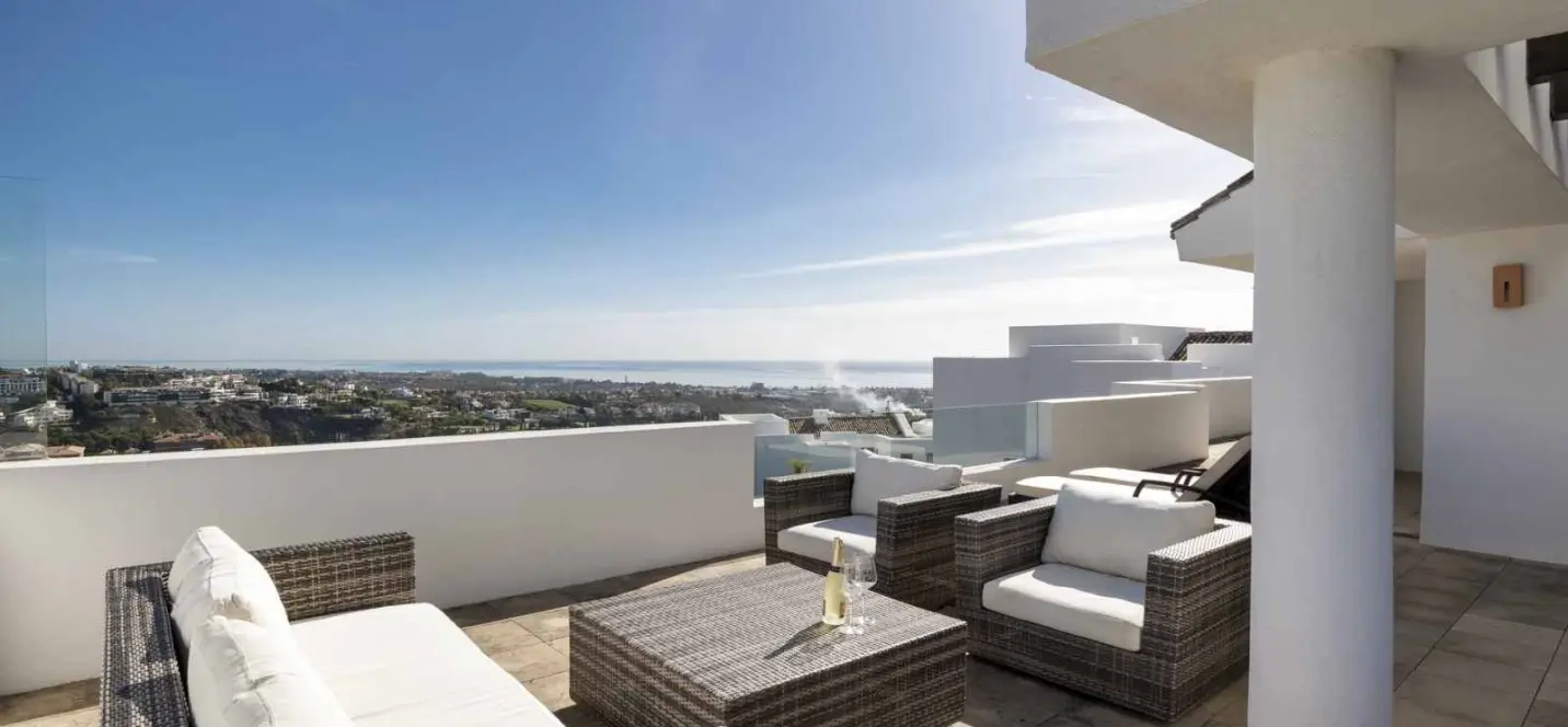 Sale of penthouse in New Golden Mile 2