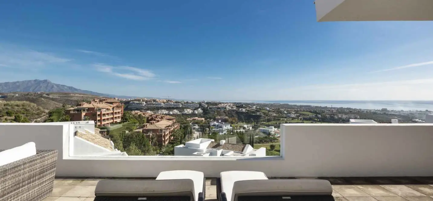 Sale of penthouse in New Golden Mile 3