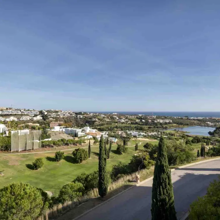 Sale of penthouse in New Golden Mile