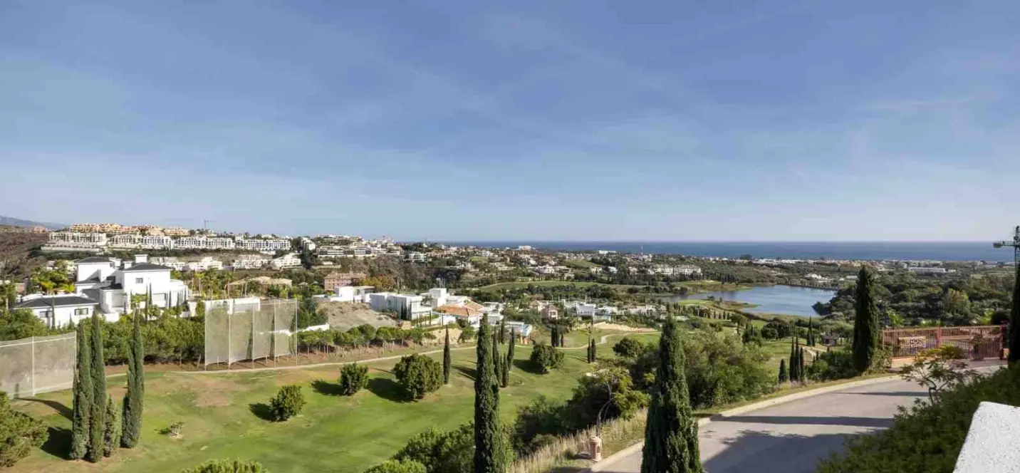 Sale of penthouse in New Golden Mile 4