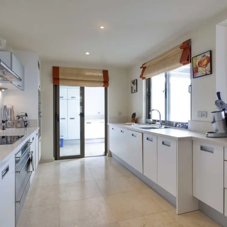 Sale of penthouse in New Golden Mile