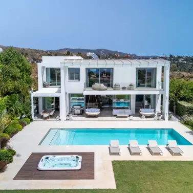 Venta de villa independiente en Santa Clara