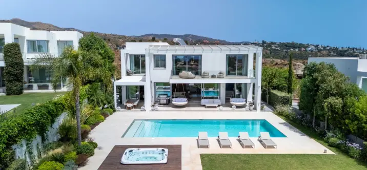 Venta de villa independiente en Santa Clara 3