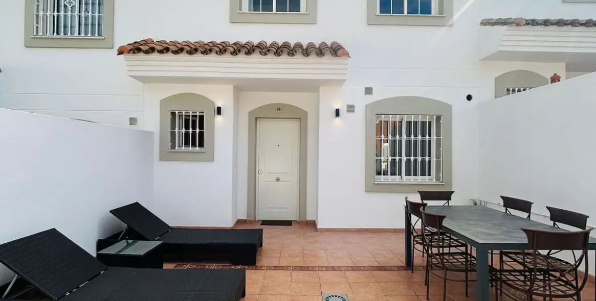 Alquiler a largo plazo de adosado en Aloha 1