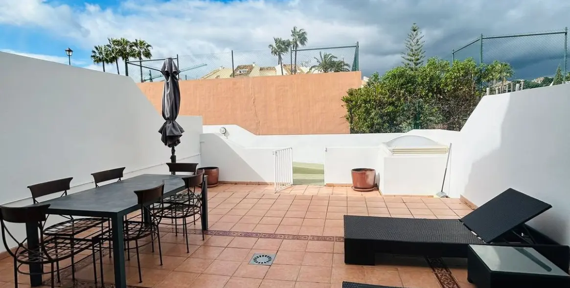 Alquiler a largo plazo de adosado en Aloha 14