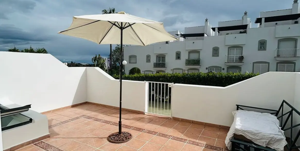 Alquiler a largo plazo de adosado en Aloha 15