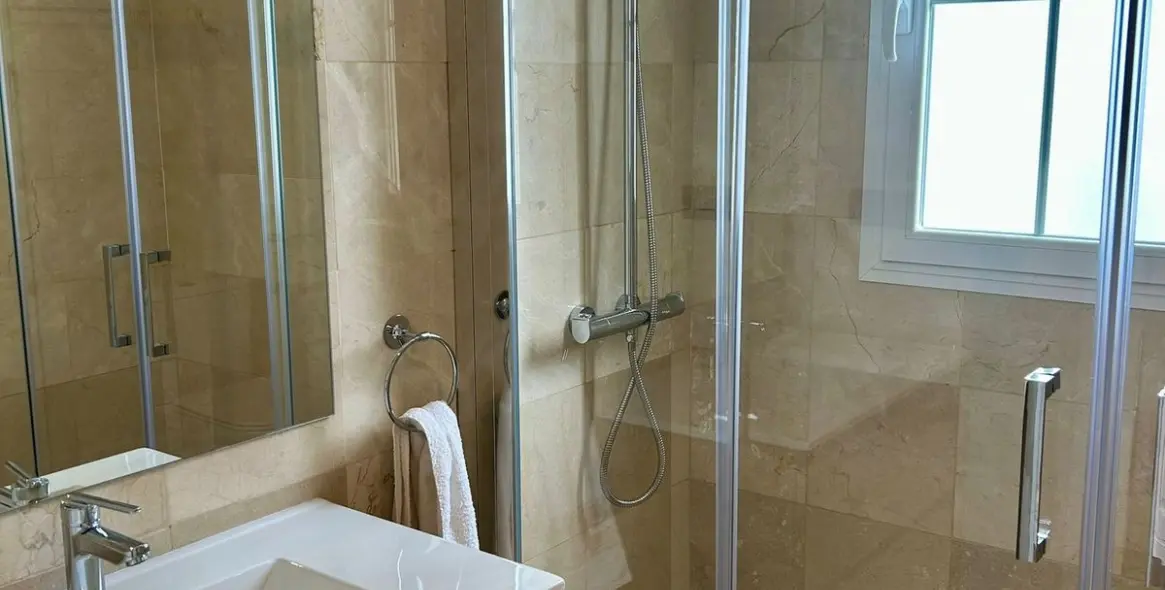 Alquiler a largo plazo de adosado en Aloha 17