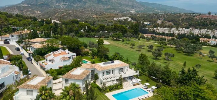 Sale of detached villa in Nueva Andalucía 0