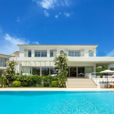 Venta de villa independiente en Nueva Andalucía