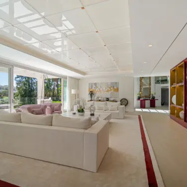 Venta de villa independiente en Nueva Andalucía