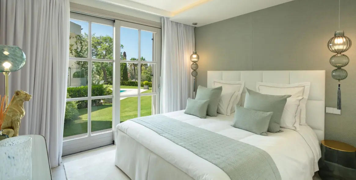 Sale of detached villa in Nueva Andalucía 13