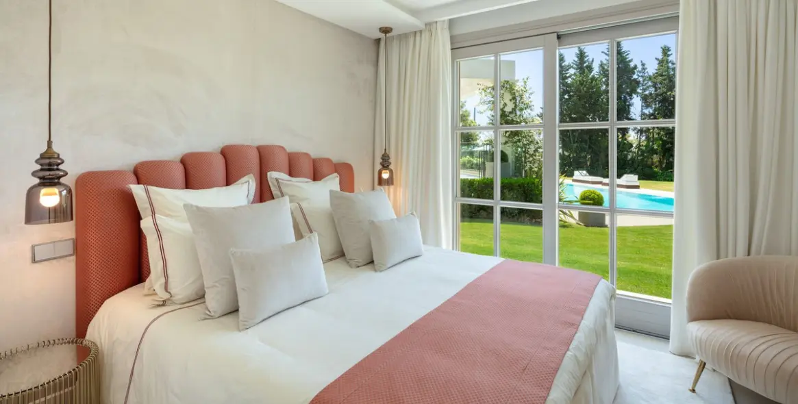 Sale of detached villa in Nueva Andalucía 16