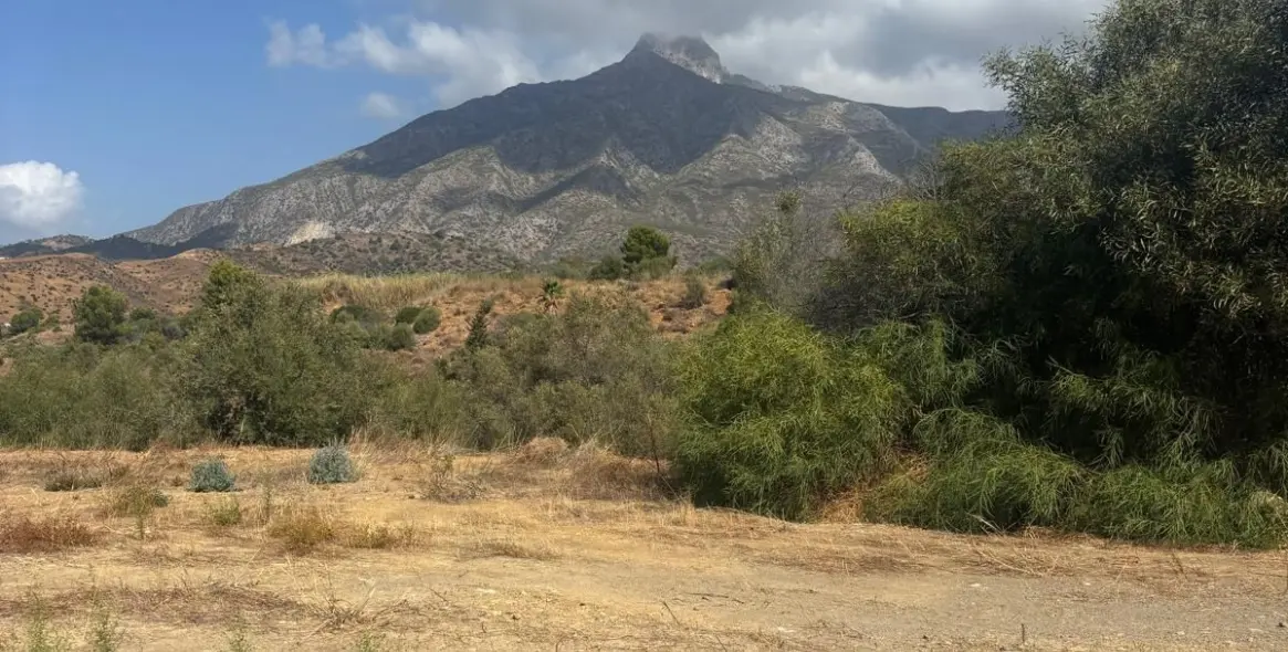 Venta de parcela residencial en Sierra Blanca 1