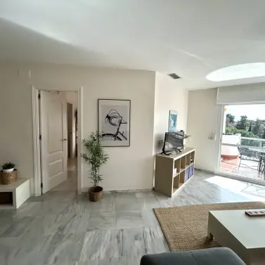 Sale of middle floor apartment in Marbella