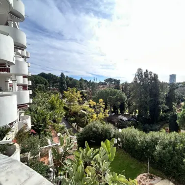 Sale of middle floor apartment in Marbella