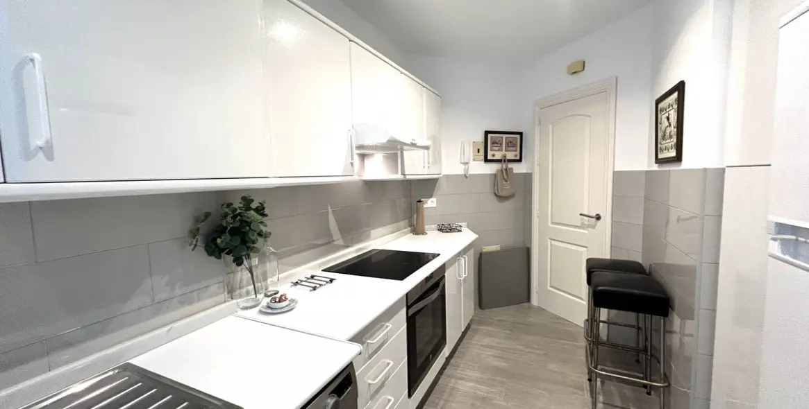 Sale of middle floor apartment in Marbella 11